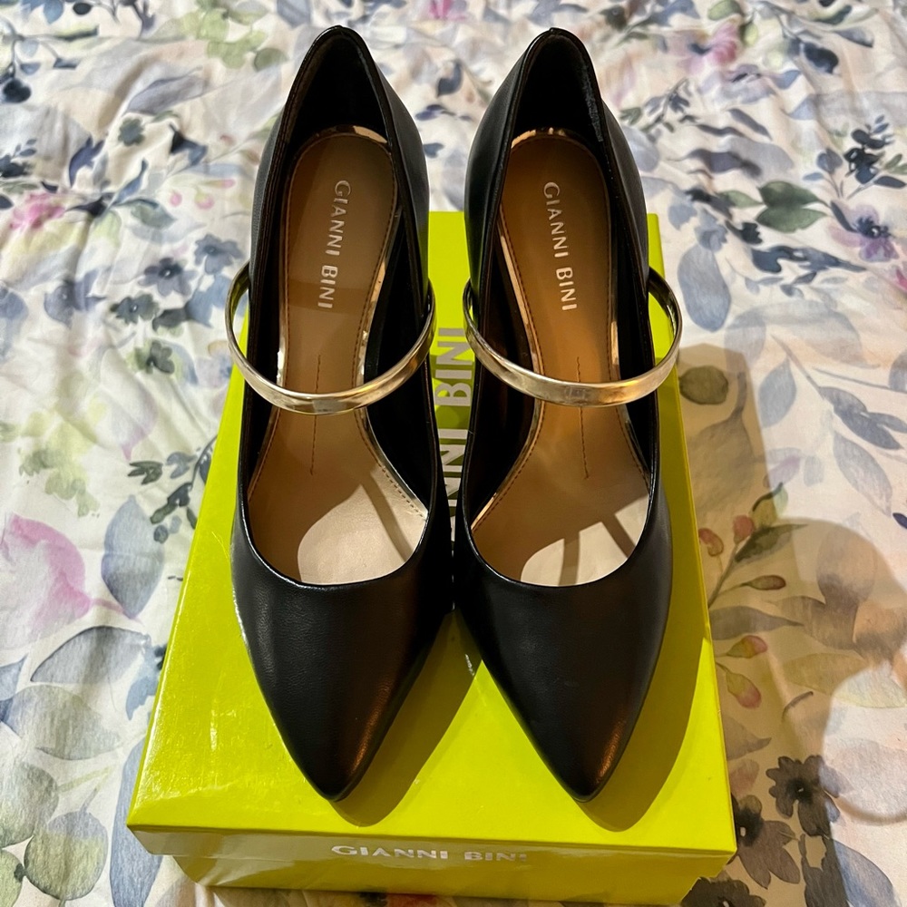 Gianni Bini Anistyn Black/Gold, Size-6